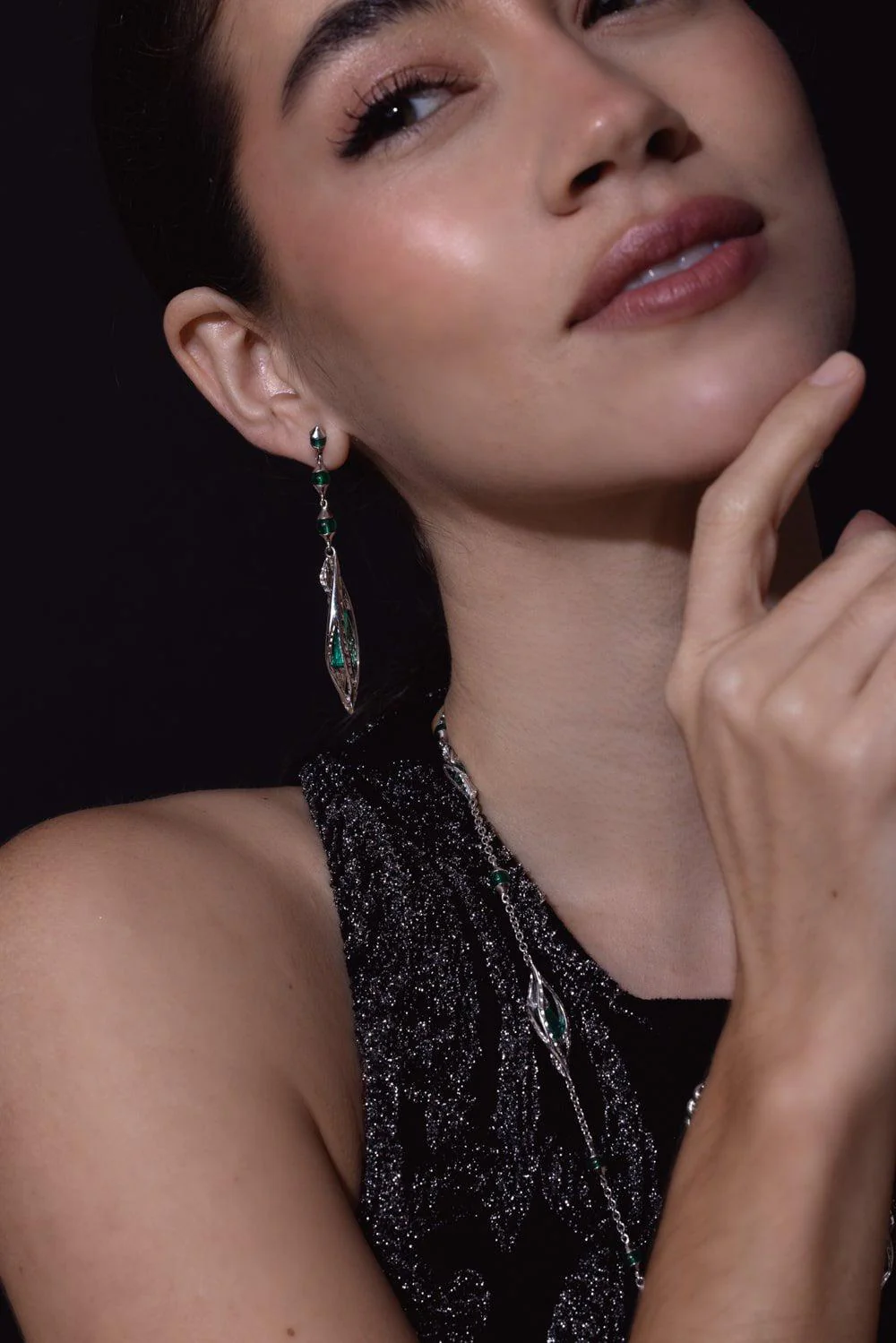 Emerald Tube Drop Earrings - Image 3