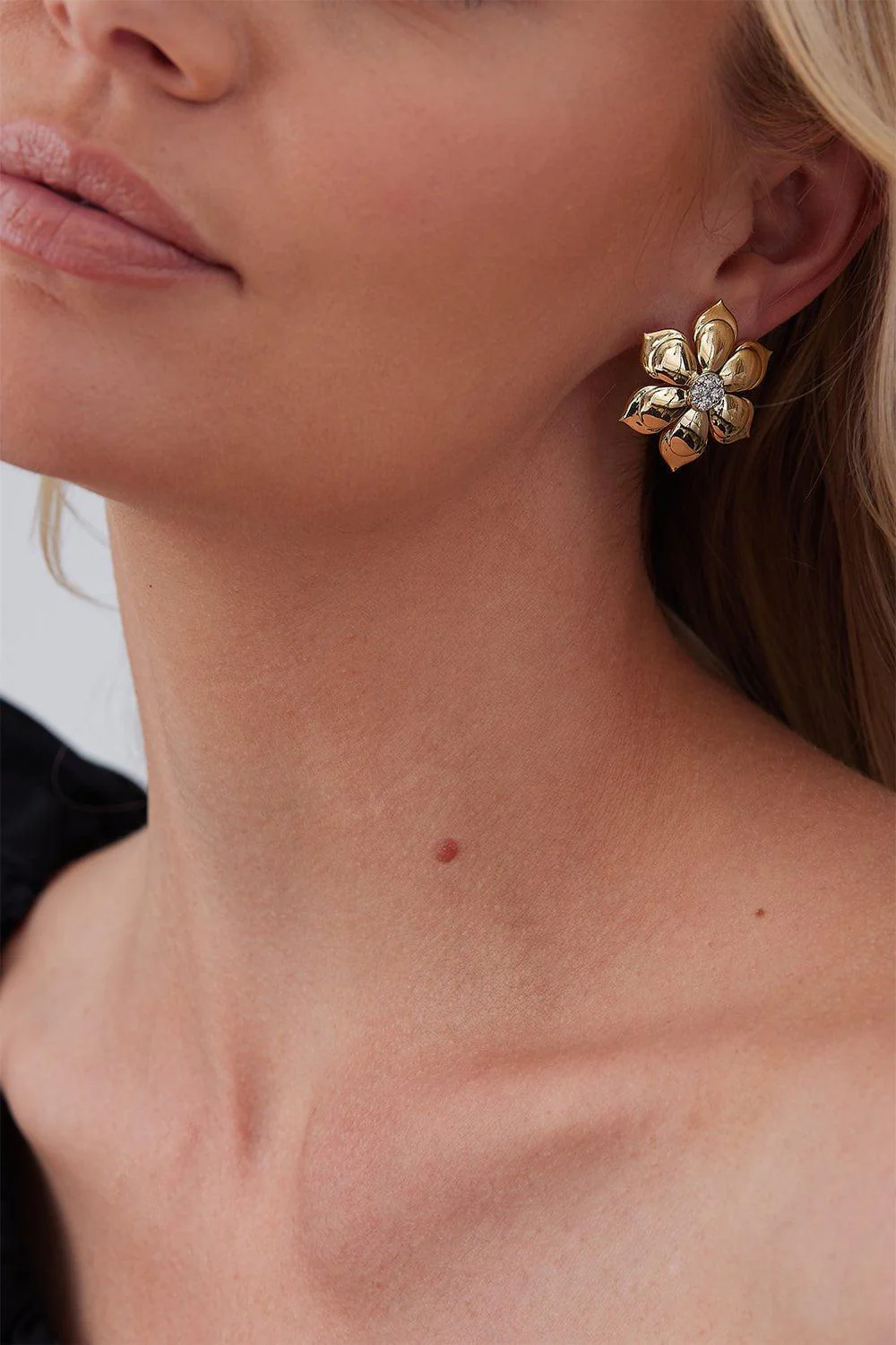 Lierre Flower Earrings - Image 2