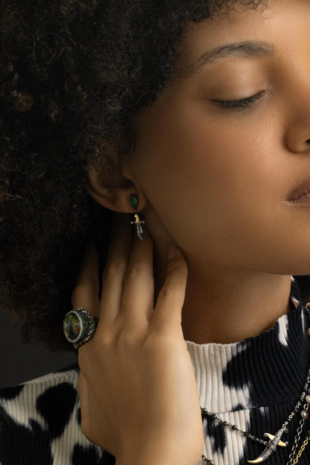 Emerald Dagger Drop Earrings - Image 4