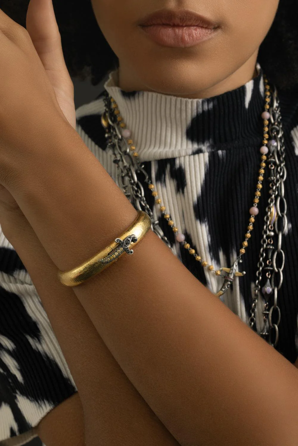 Wide Rounded Dagger Clasp Bracelet - Image 3