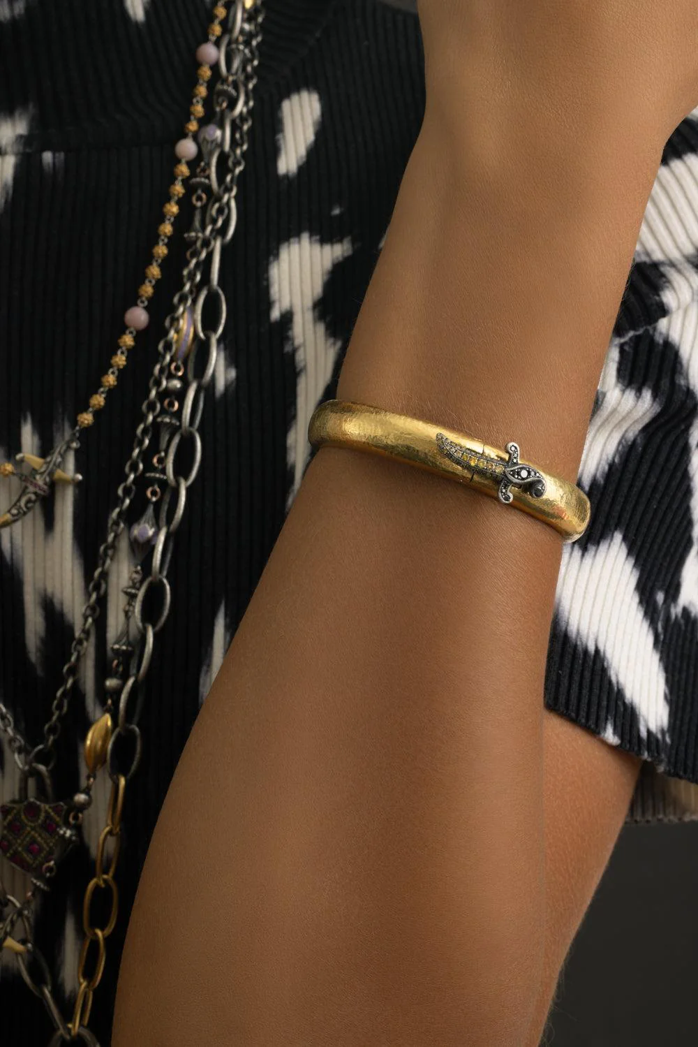 Wide Rounded Dagger Clasp Bracelet - Image 4