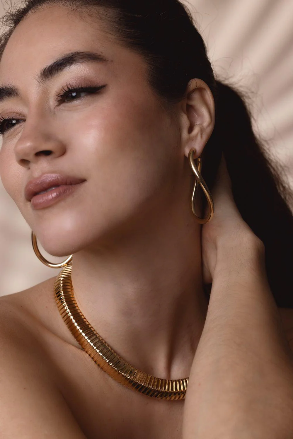 Curved Oval Hoop Earrings - Image 2