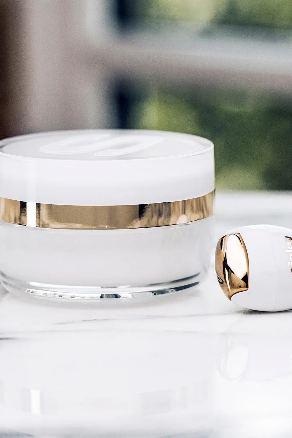 Sisleÿa L'Intégral Anti-Âge Eye and Lip Contour Cream - Image 3