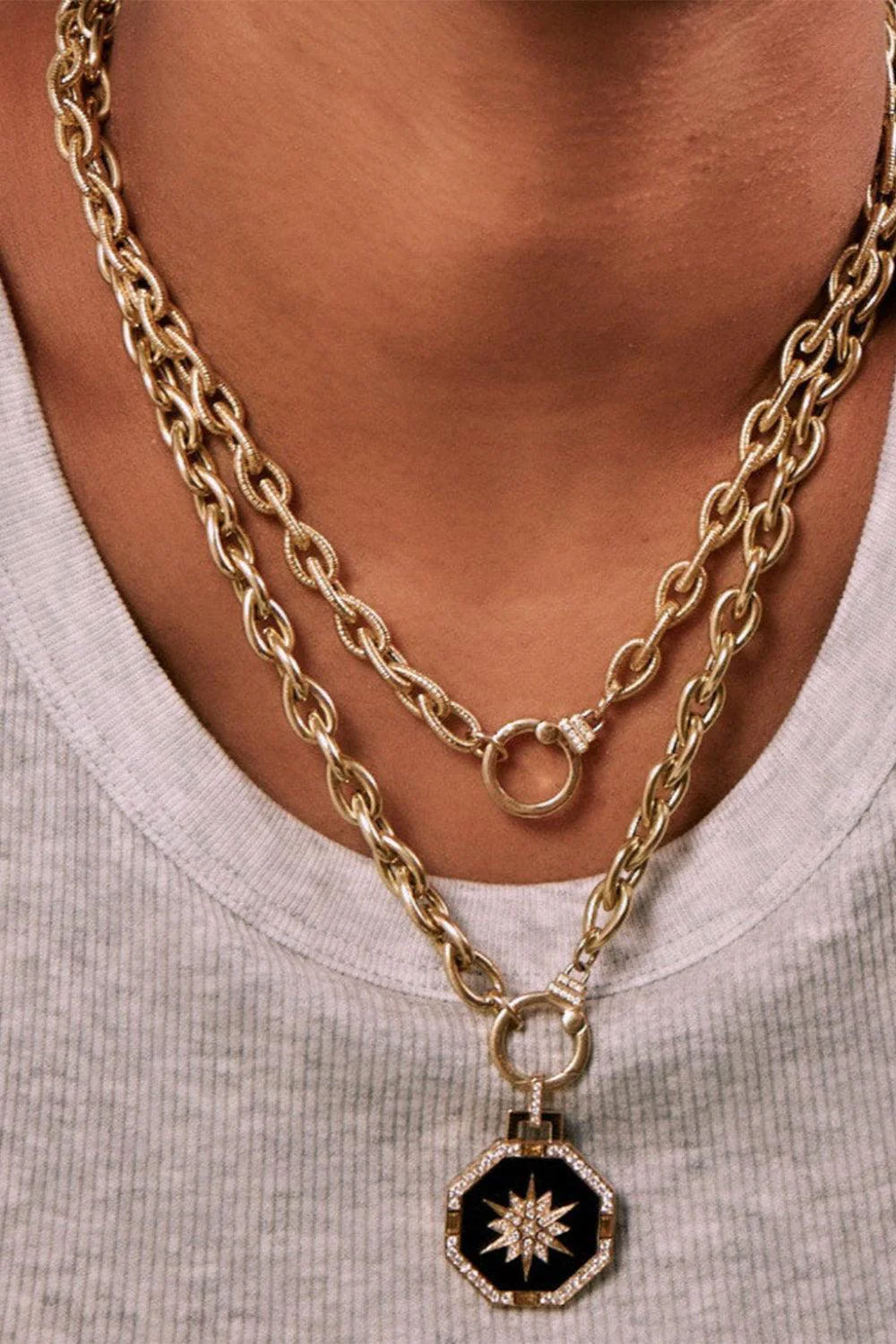 Diamond Textured Teardrop Chain Necklace - Image 2