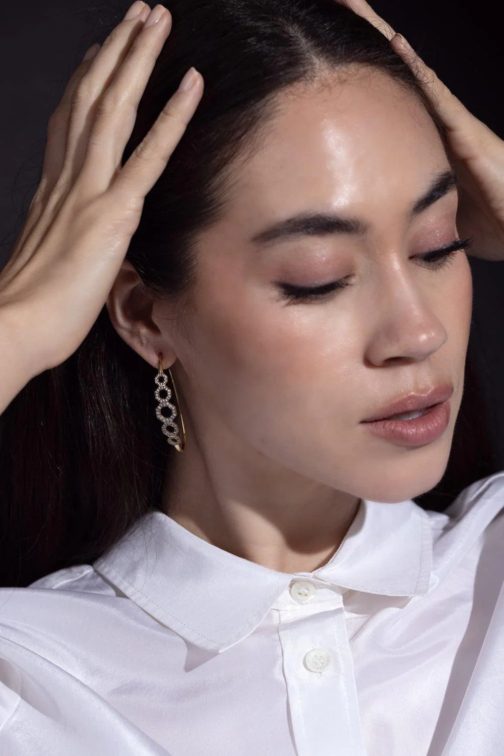 Otto Vertical Hoop Earrings - Image 3