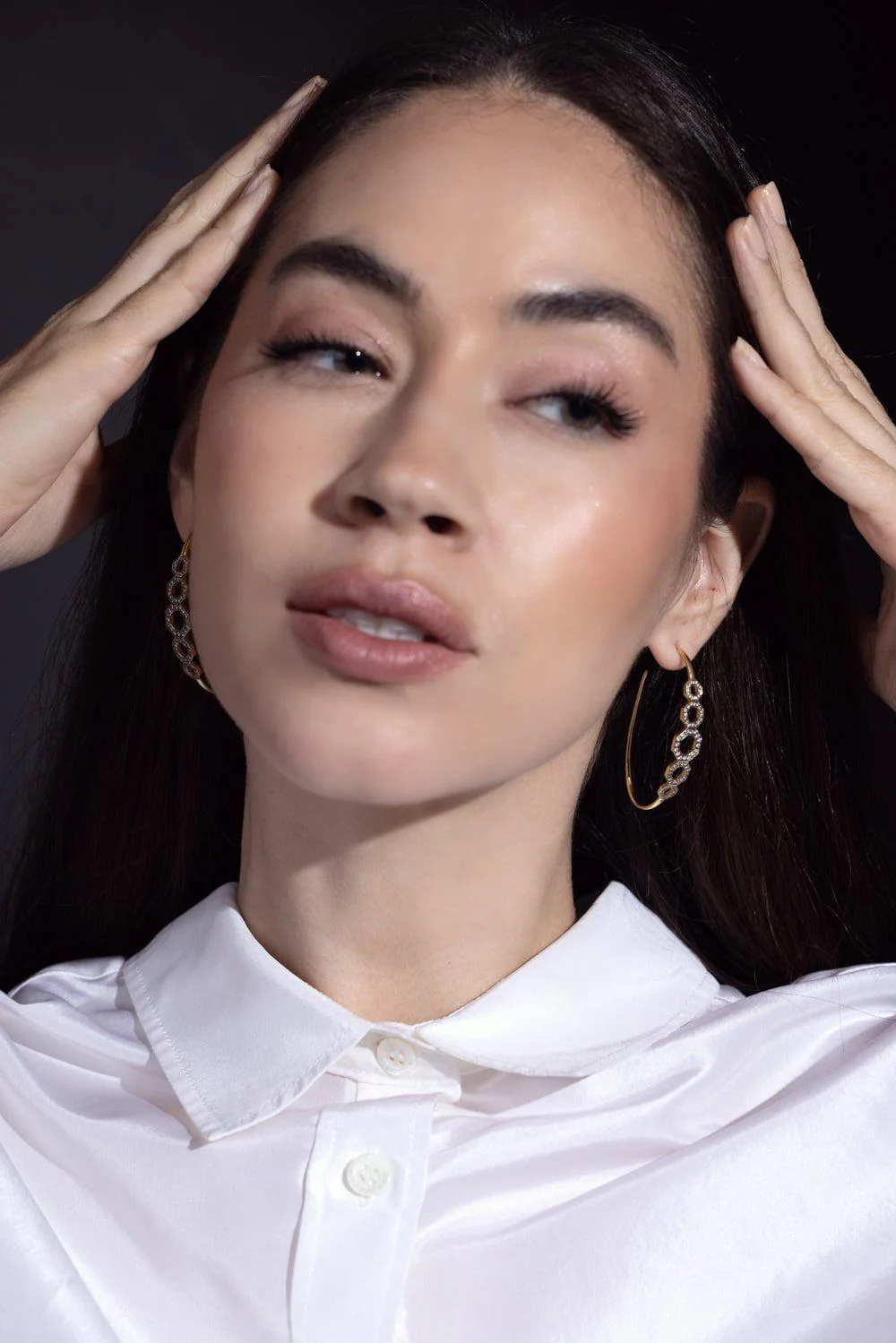 Otto Vertical Hoop Earrings - Image 4