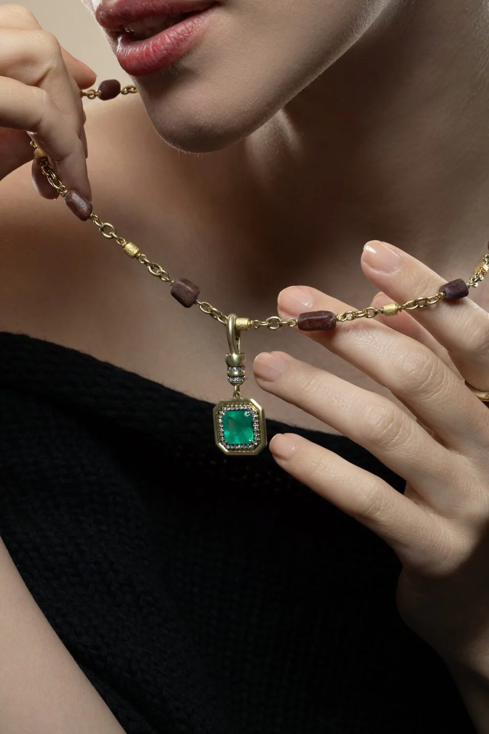 Colombian Emerald Neo Clasp Pendant - Image 2