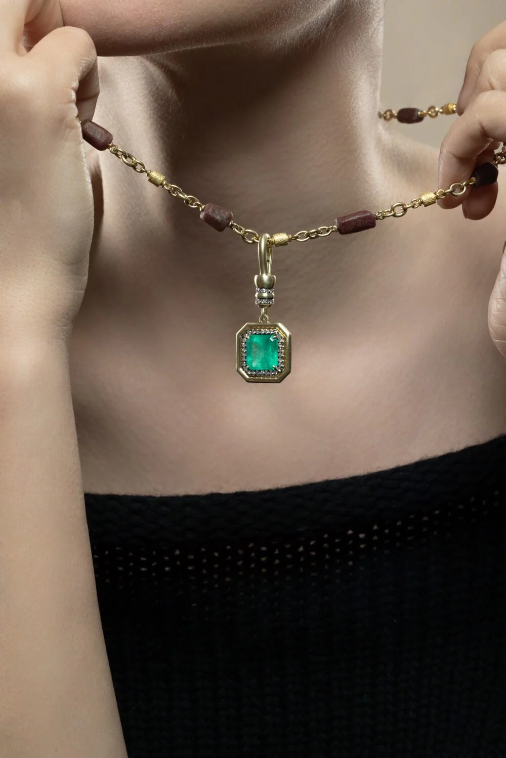 Colombian Emerald Neo Clasp Pendant - Image 4