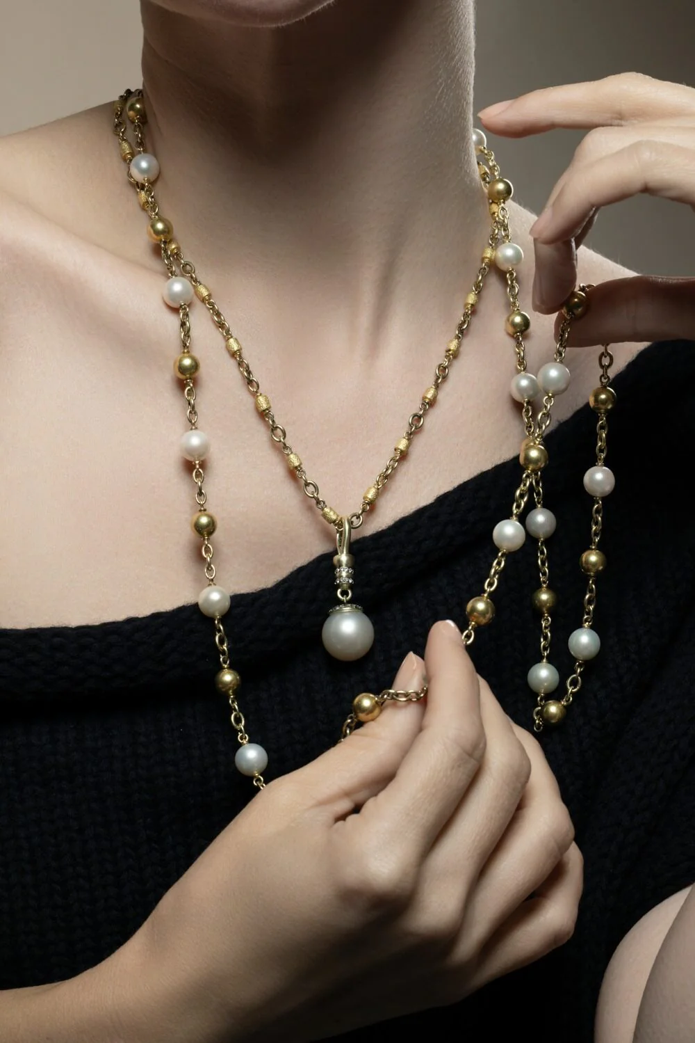 Pearl Beaded Necklace - Image 4