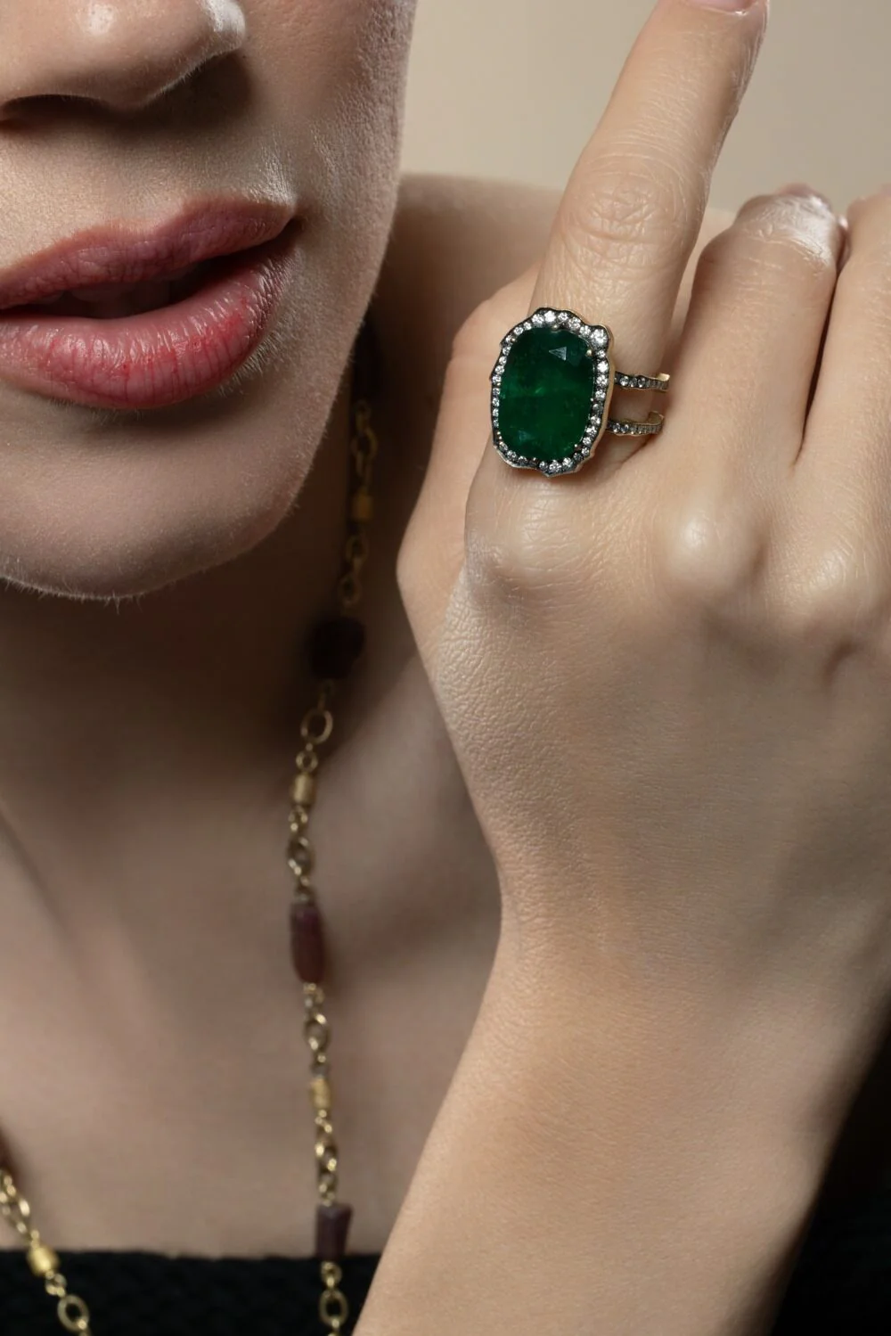 Zambian Emerald Double Shank Ring - Image 3