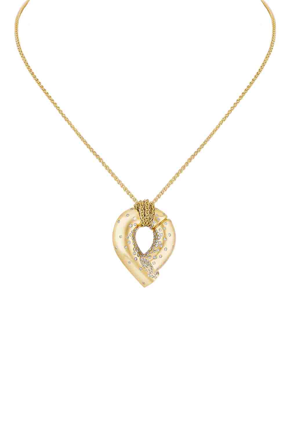 Oera Large Pendant Necklace