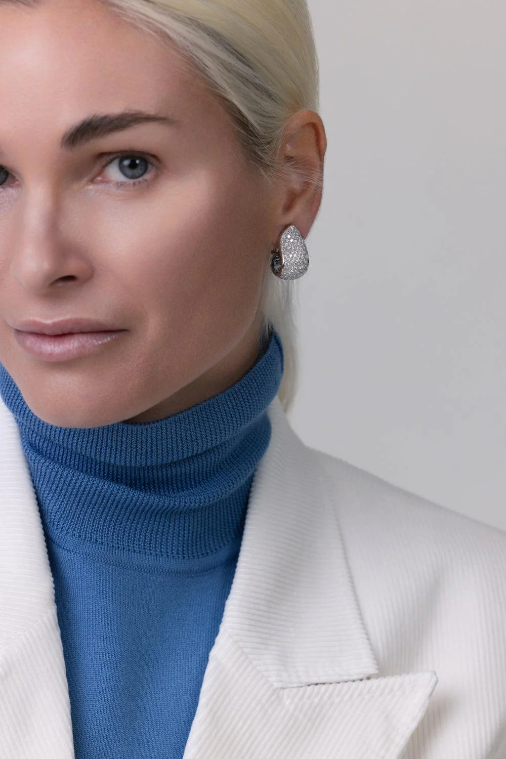 Large Diamond Clip Hoop Earrings - White Gold - Image 3