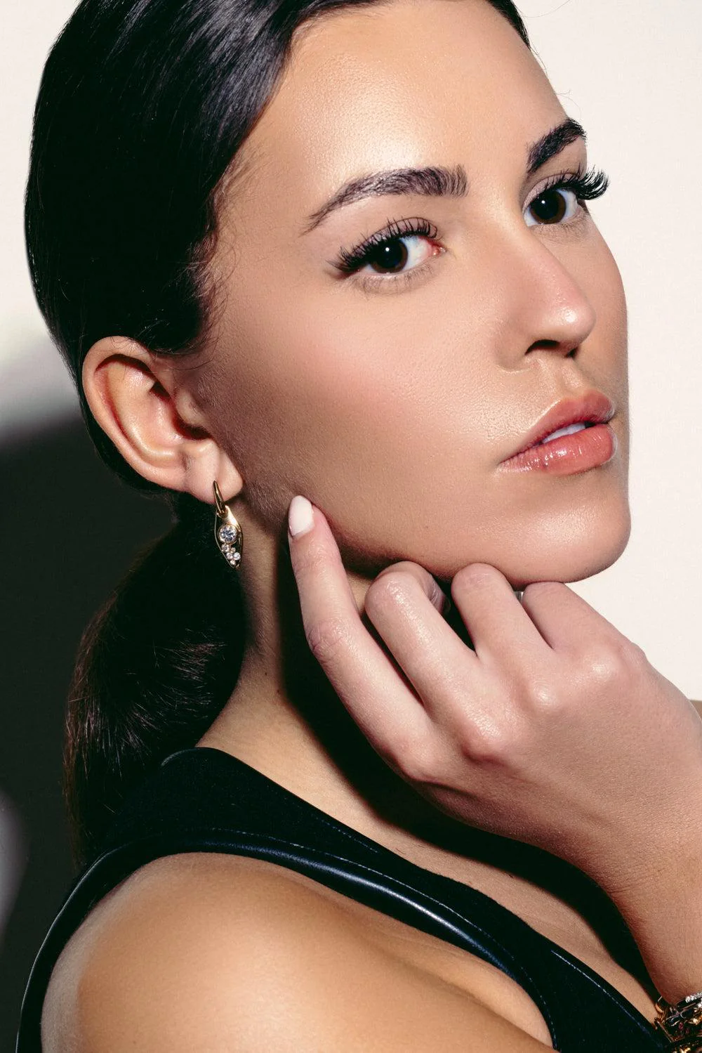Diamond Vessel Huggie Earrings - Image 4