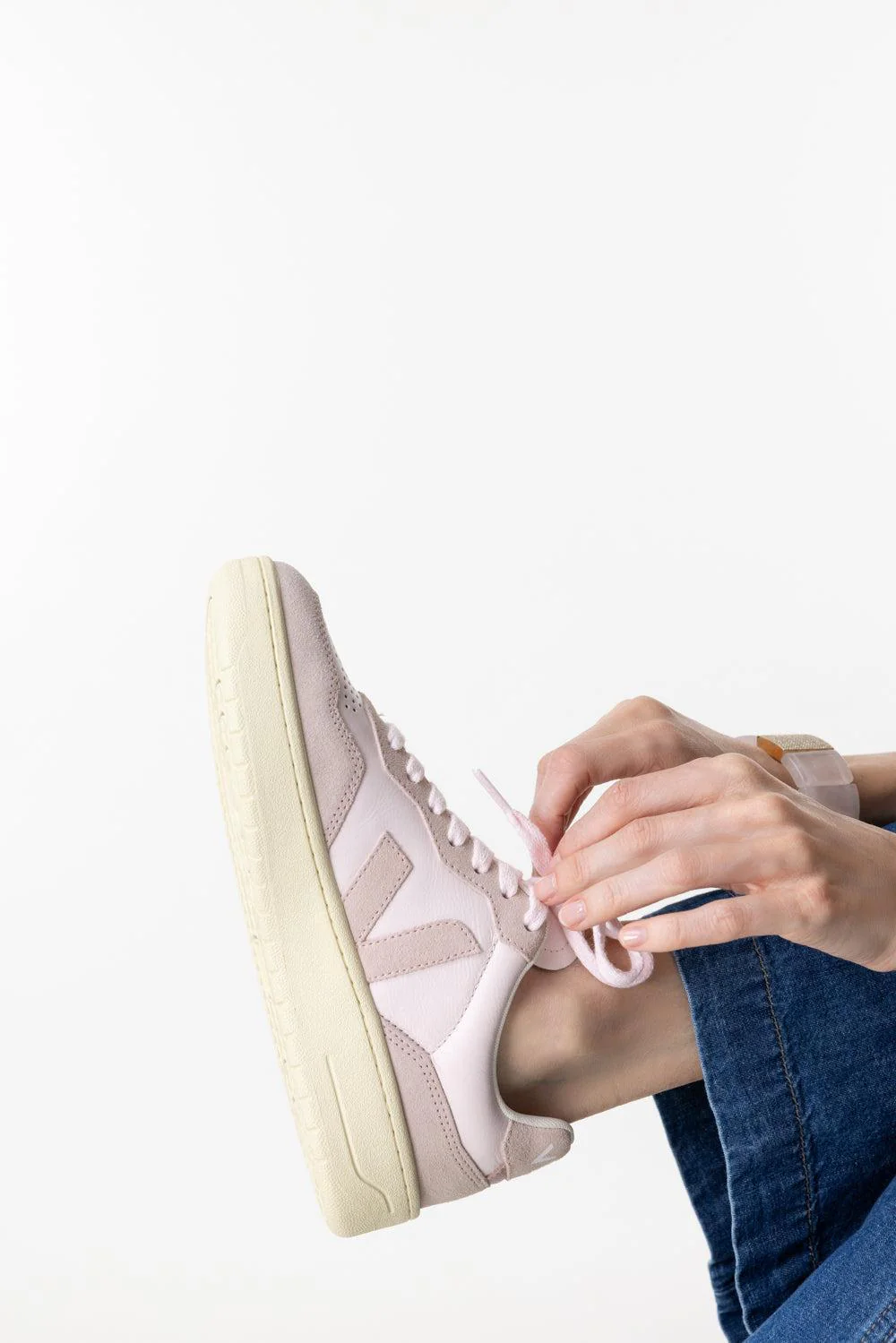 V-90 Classic Sneaker - Image 2