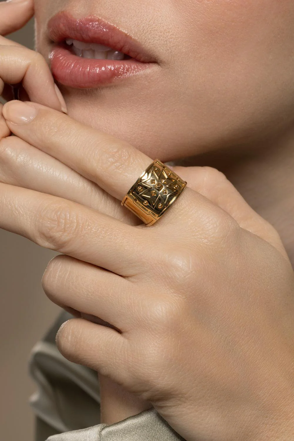 Mida Band Ring - Image 3