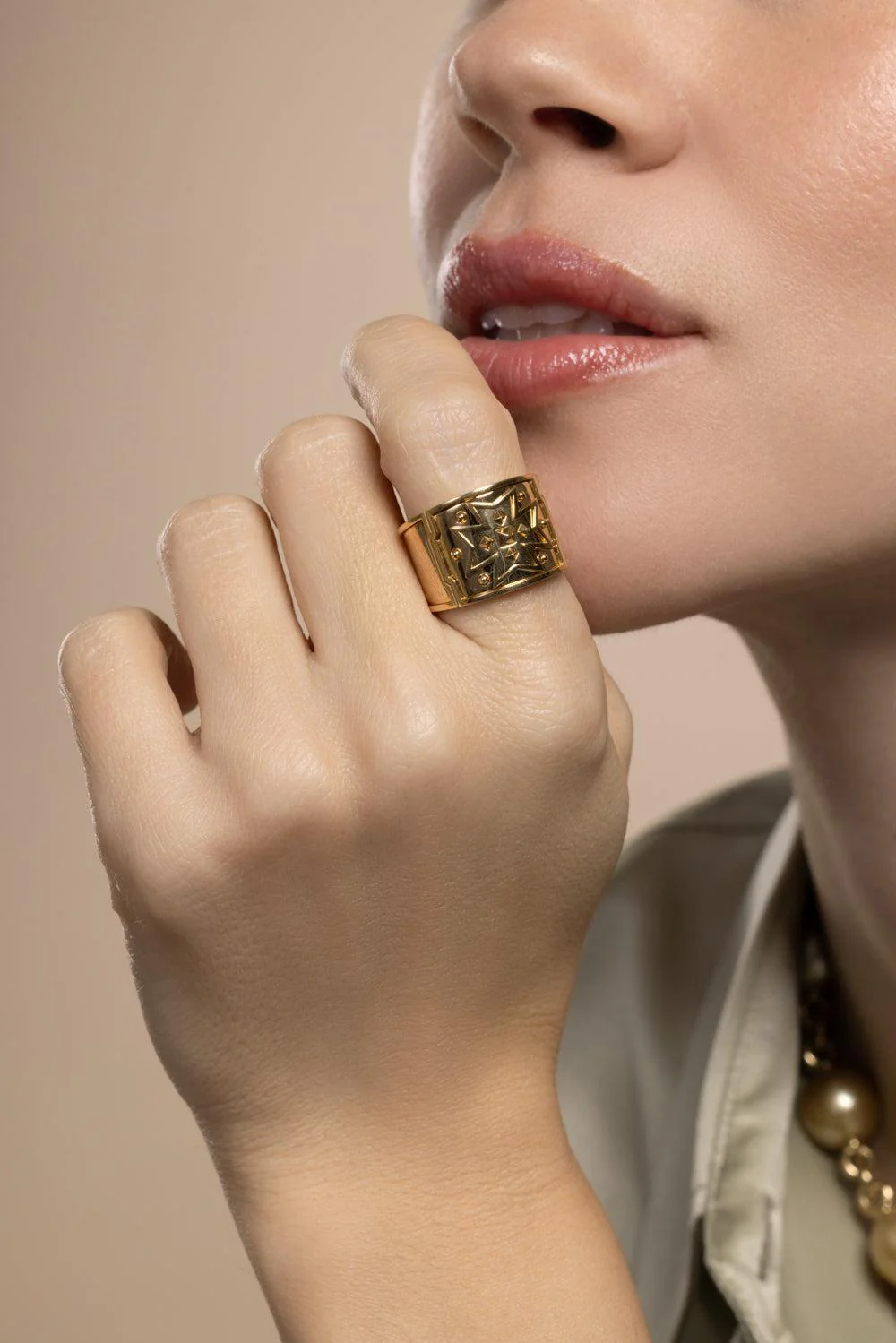 Mida Band Ring - Image 4