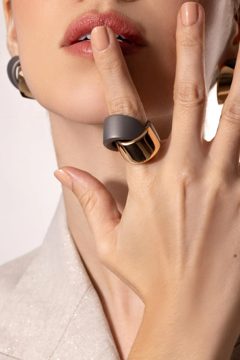 Abbraccio Gold Titanium Ring - Image 3