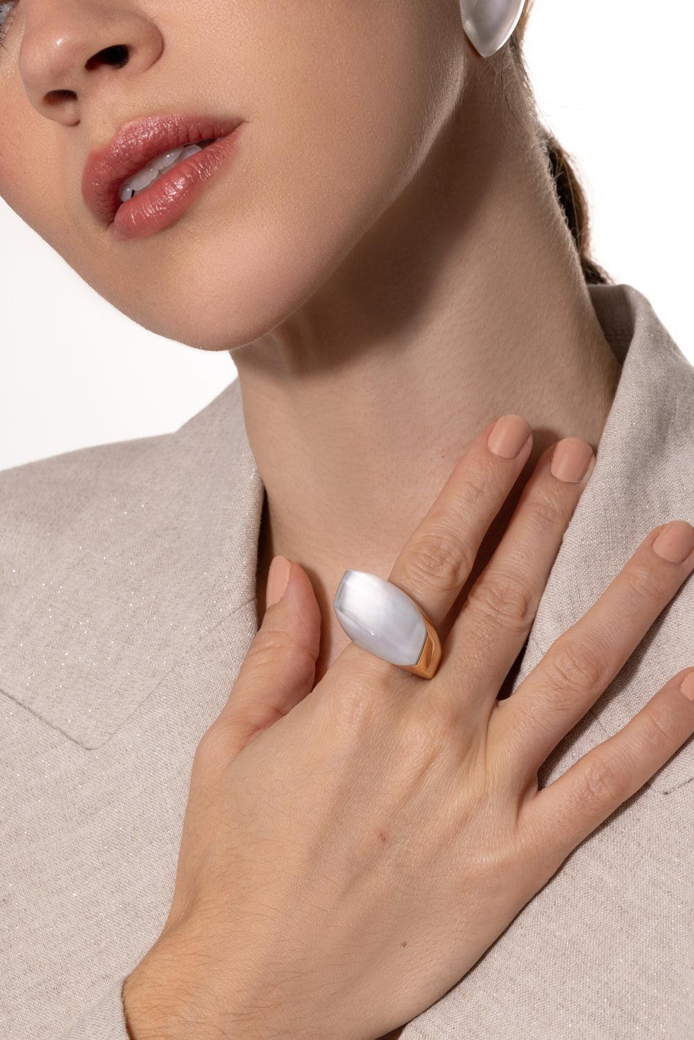 Rock Crystal Mother of Pearl Aladino Ring - Image 3