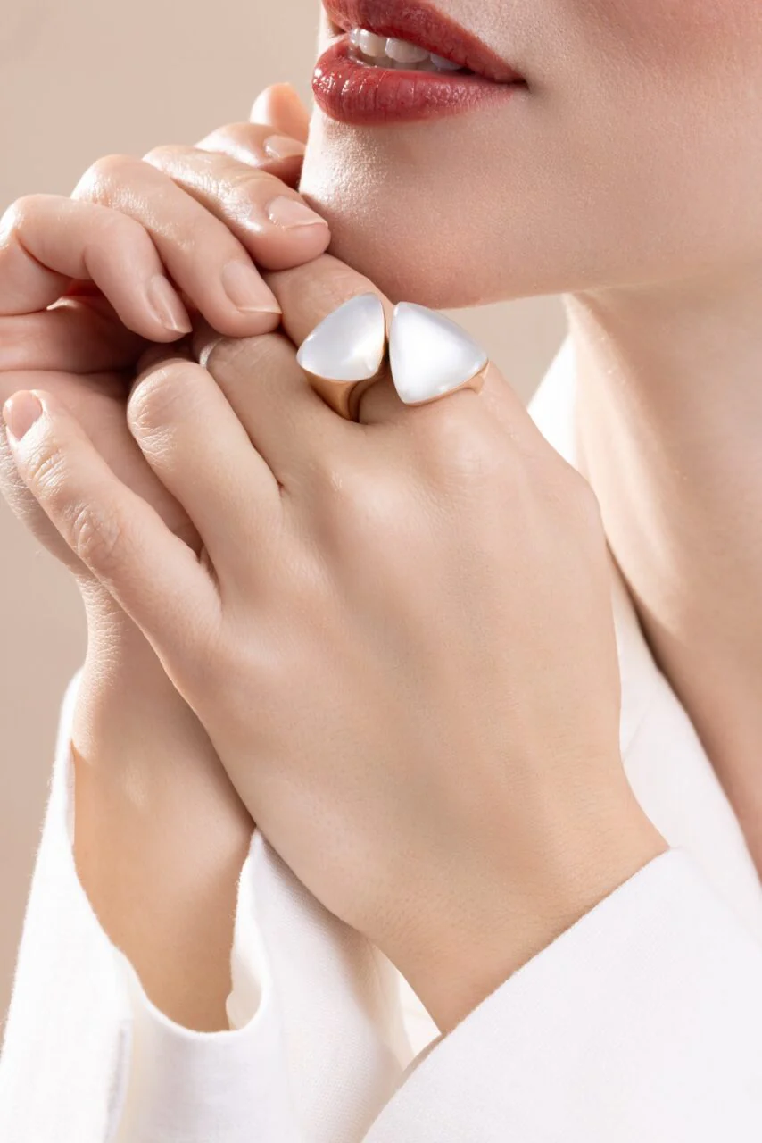 Rock Crystal Pearl Freccia Ring - Image 2