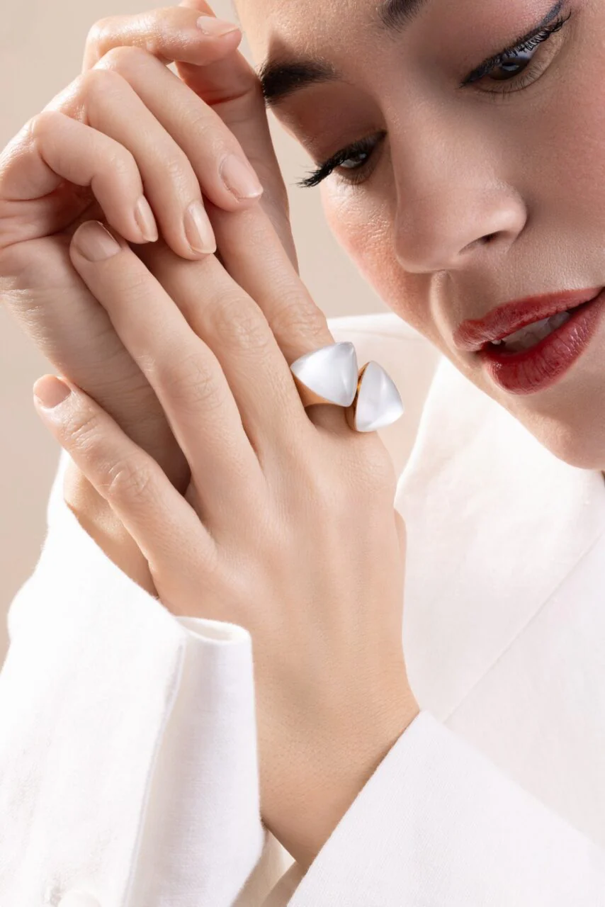 Rock Crystal Pearl Freccia Ring - Image 3