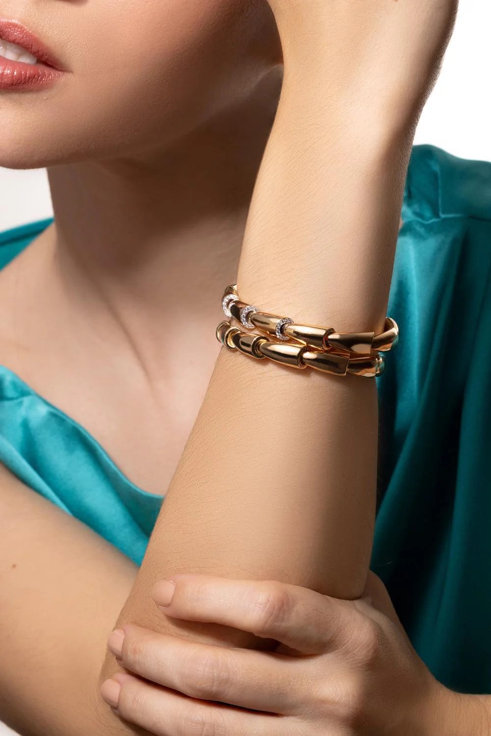 Three Diamond Dial Bracelet - Image 3