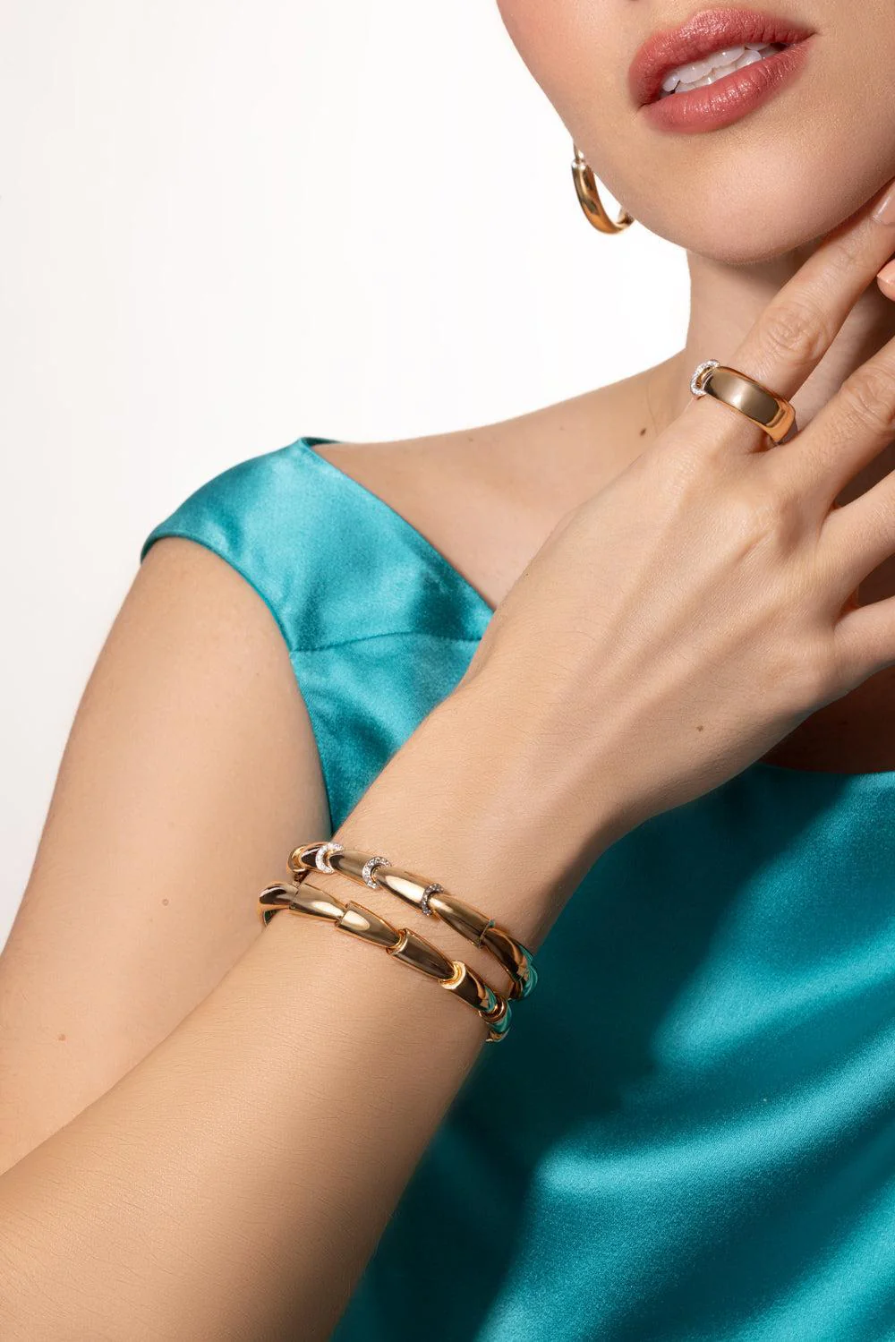 Three Diamond Dial Bracelet - Image 4