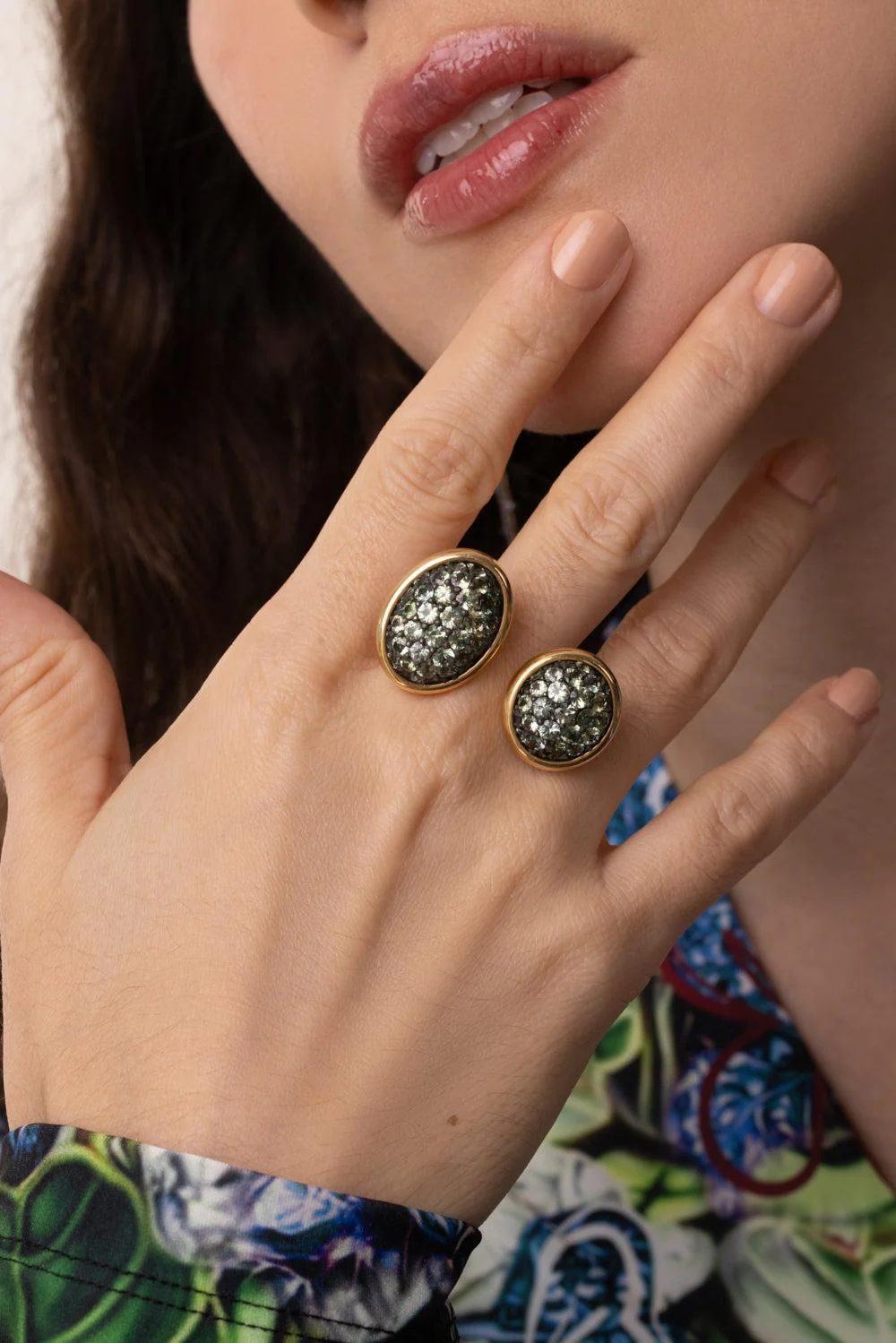 Green Sapphire 2 Tau Ring - Image 2