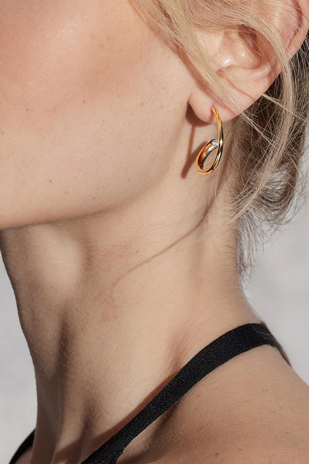 Diamond Small Thoby Tubular Hoop Earrings - Image 2