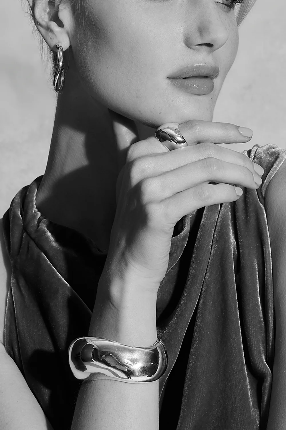 Julian Curved Hoop Earrings - Image 2