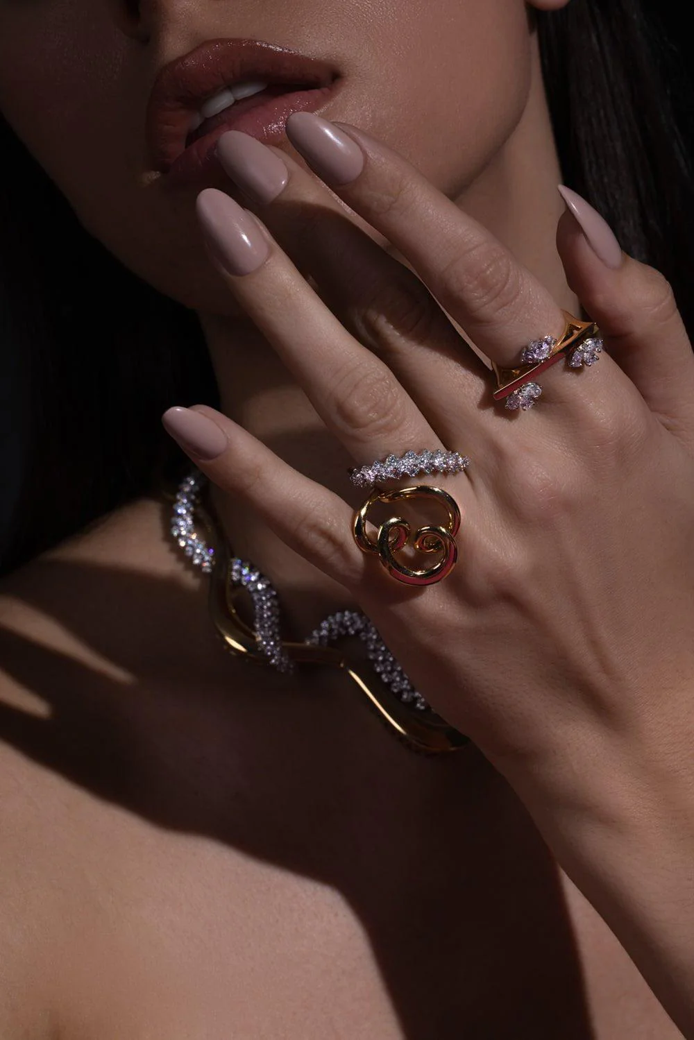 Diamond Line Bar Ring - Image 2