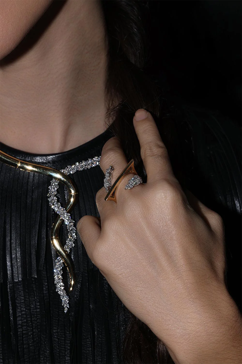 Golden Strada Thin Diamond Bar Ring - Image 3