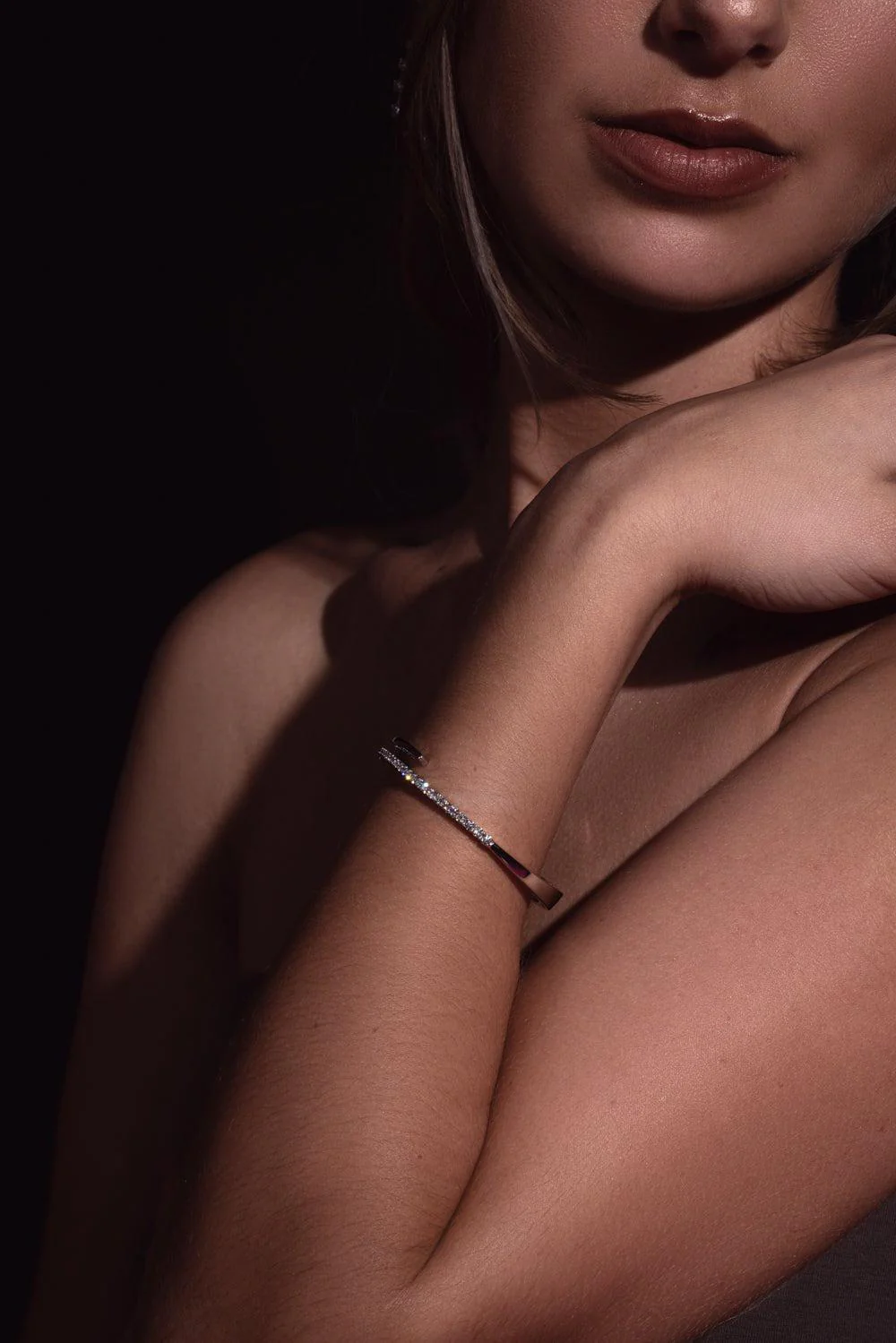 Round Diamond Golden Strada Bangle Bracelet - Image 3