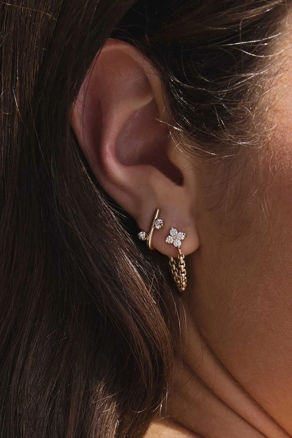 Prong Diamond Quad Box Chain Huggie Earrings - Image 2