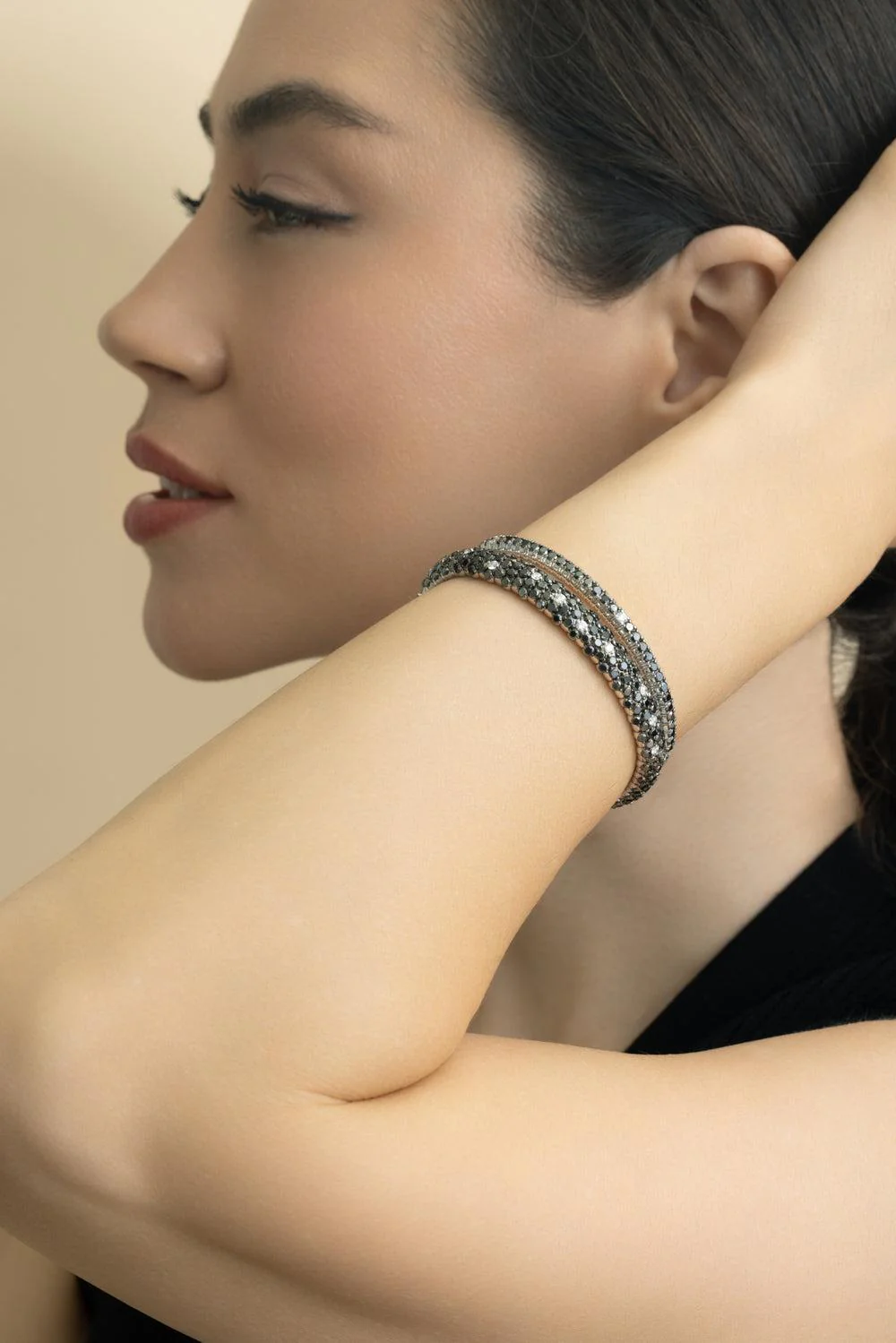 1 Row Back White Diamond Stretch Bracelet - Image 4