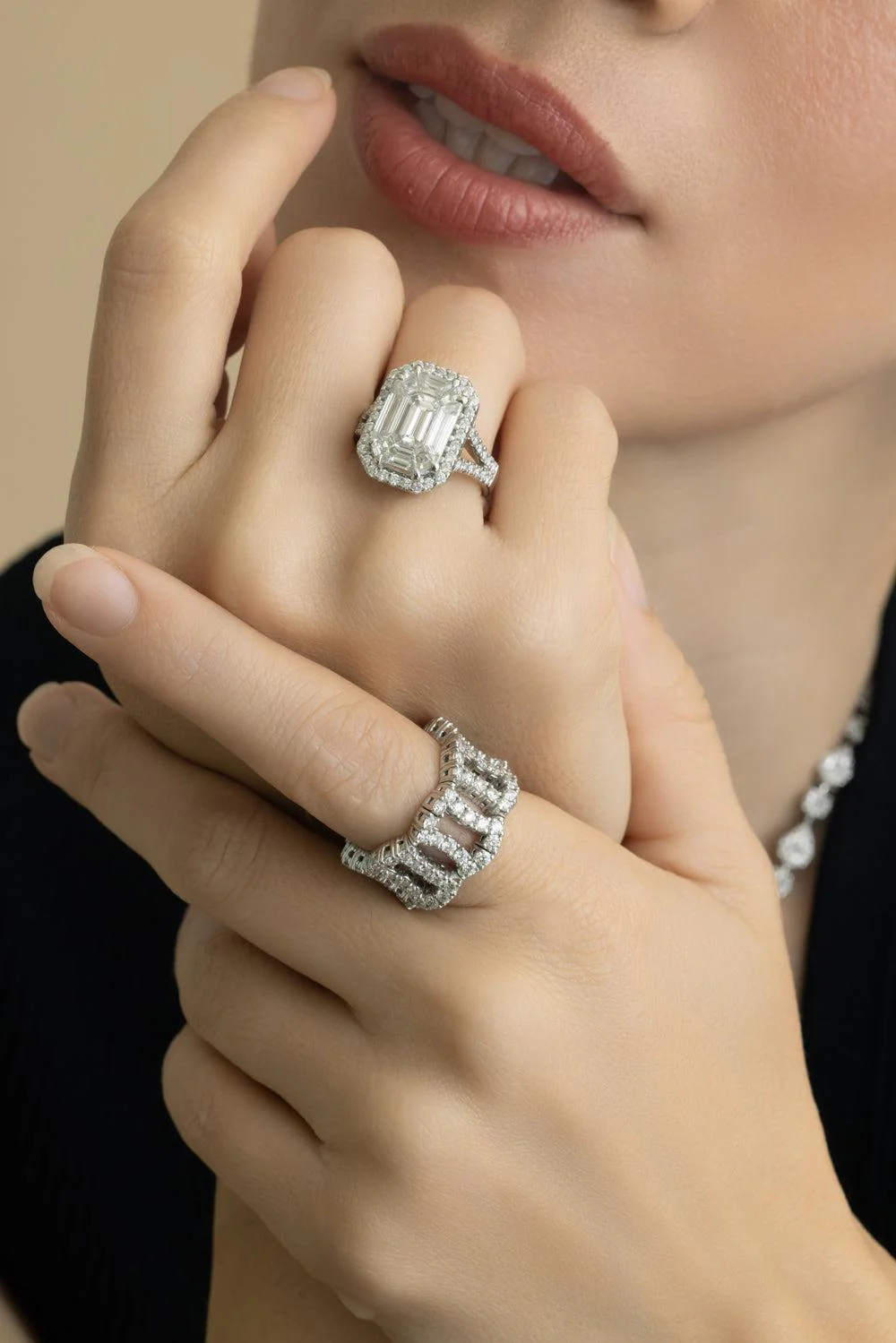 Diamond Illusion Portrait Ring - Image 4